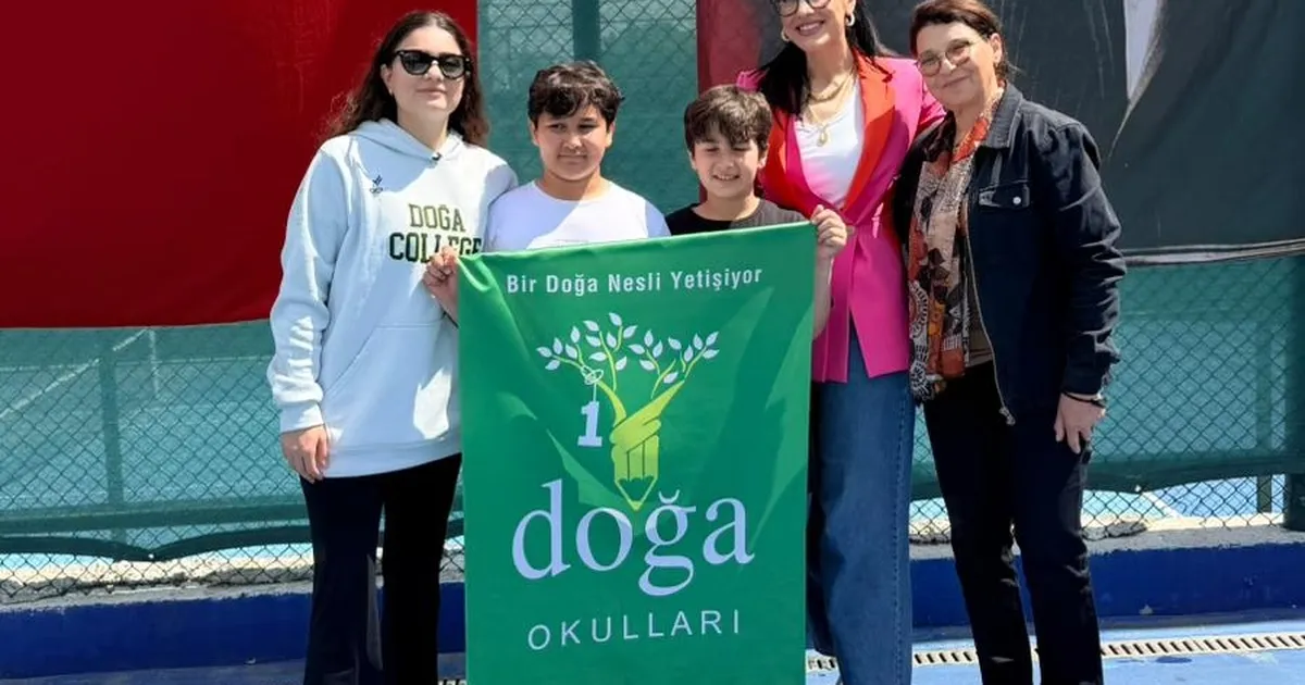 Adana'da minik raketlerden büyük zafer! Doğa Koleji teniste il birincisi oldu - İlkhaber Gazetesi