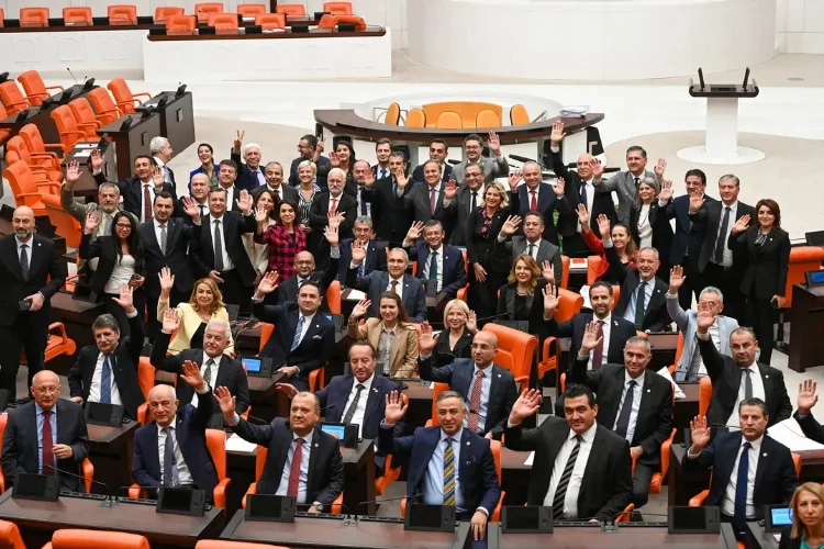 CHP, Yargıtay’ın AYM kararına karşı Mecliste eylem başlattı