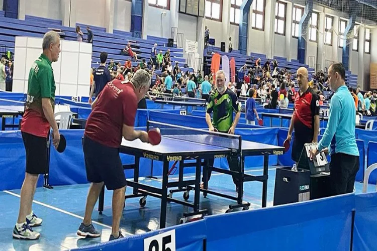Adana'nın Markası 10. Uluslararası Veteranlar Masa Tenisi Turnuvası Sona Erdi