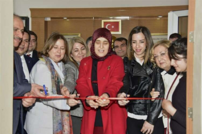 Zeytinli Ortaokulu'na  yaptırılan kütüphane açıldı 