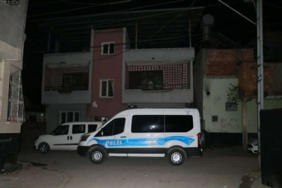 Tabancayla tehlikeli şaka! boynuna dayadı, kendini vurdu!