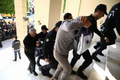 İstanbul merkezli FETÖ operasyonunda yakalanan doktorlar adliyeye sevk edildi