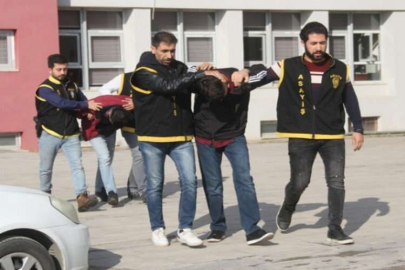 Sevgilisini görebilmek için  akıllı telefon gasp etmiş