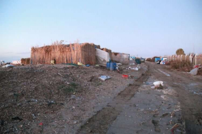 Dere kenarında ki tarım   işçilerine ait çadırlar söküldü