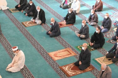 Yedikardeş Camii ve Külliyesi’nde  ilk Cuma Namazı kılındı