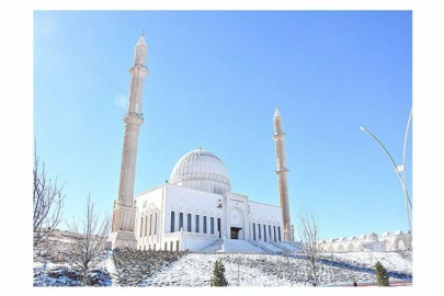 Artuklu Üniversitesi Zeynel Abidin  Erdem Cami ibadete hazır