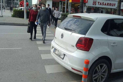 Yaya ve engelli geçitleri işgal edildi