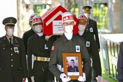 Adana şehidini uğurladı