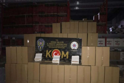 Adana’da evden eve taşımacılık kamyonundan 7 milyon kaçak makaron çıktı