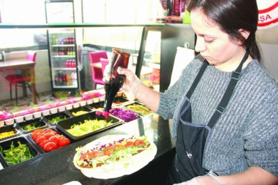 Adanalının tercihi çiğ köfte dürüm