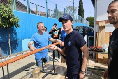 Adana Demirspor’a 20 metrelik kebap ziyafeti