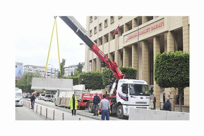 Adliye önündeki beton bariyerler kaldırıldı