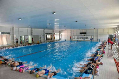 Adana’da 15 bin çocuk yüzme öğrenecek