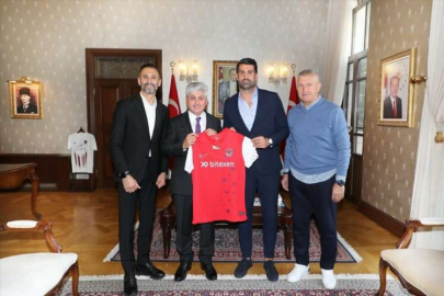 Hatayspor Teknik Direktörü Volkan Demirel, Vali Doğan'ı ziyaret etti