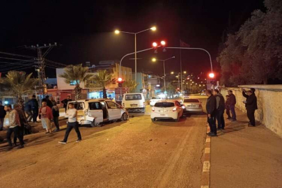 Osmaniye'de otomobilin kırmızı ışıkta bekleyen araçlara çarptığı kazada 4 kişi yaralandı