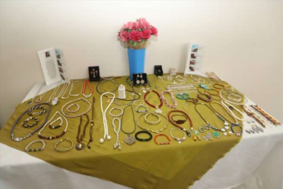 Mersin'de hobi olarak başladığı takı işlemeciliğinde eğitmen oldu