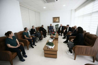 Adana'da huzurevinde kalan öğretmenlerin günü kutlandı