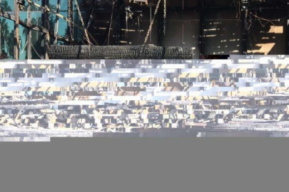 Adana'da çıkan yangında 3 iş yerinde büyük çapta hasar oluştu