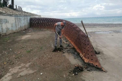 Antalya'da atık tutucu sistem ile çöplerin denize ulaşması engelleniyor