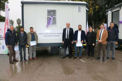 Adana'da göçer arıcılara konteyner verildi