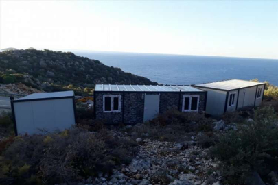 Kaş'ta kaçak konulan 3 konteyner kaldırıldı