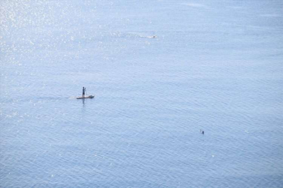 Antalya'da yılın ilk günü denize girip güzel havada yüzmenin tadını çıkardılar