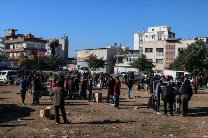 Mersin'de güvercin meraklıları yılın ilk gününü kuş pazarında geçirdi