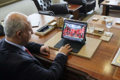 MEÜ Rektörü Prof. Dr. Ahmet Çamsarı, AA'nın "Yılın Fotoğrafları"nı oyladı