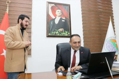 Toroslar Belediye Başkanı Yılmaz, AA'nın "Yılın Fotoğrafları" oylamasına katıldı