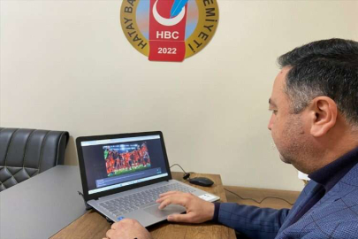 Hatay Basın Cemiyeti Başkanı Hikmet Otuzbir, AA'nın "Yılın Fotoğrafları"nı oyladı