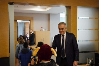 Belediye Başkanı Esen öğrencilere geri dönüşümü anlattı