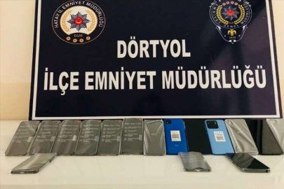 Hatay'da 16 gümrük kaçağı cep telefonu ele geçirildi