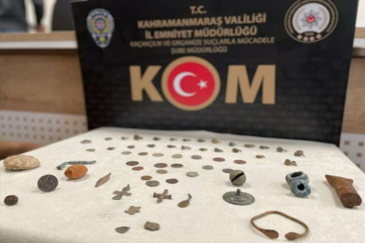 Kahramanmaraş'ta yüzük, sikke ve mühürlerin de içinde olduğu 60 obje ele geçirildi