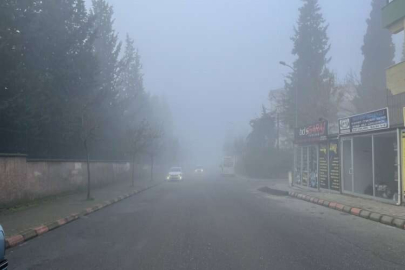 Kahramanmaraş'ta yoğun sis görüş mesafesini 10 metreye kadar düşürdü