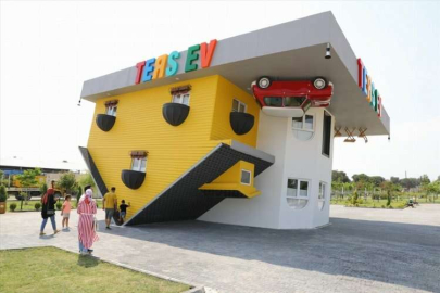 Adana'daki "Ters Ev" açılışından itibaren 100 bin kişiyi ağırladı