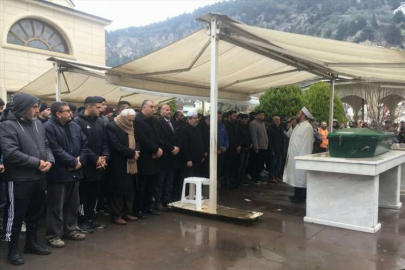 Hatay'da trafik kazasında ölen gencin cenazesi defnedildi