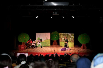 Konyaaltı'nda çocuklar için "Çizmeli Kedi" oyunu sahnelendi