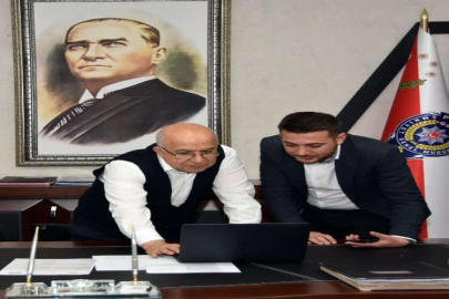 Mersin İl Emniyet Müdürü Mehmet Aslan, AA'nın "Yılın Fotoğrafları"nı oyladı