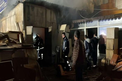 Antalya'da mobilya dükkanında çıkan yangın söndürüldü