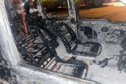 Hatay'da seyir halindeyken alev alan araç kullanılamaz hale geldi