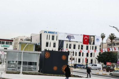 Mersin'de belediye bünyesindeki yeni hizmet binasında açılış sonrası yangın çıktı