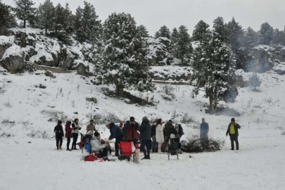 Mersin'in yüksek kesimlerinde kar yağışı etkili oldu