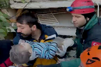 Hatay'da enkaz altında kalan çocuk depremden 80 saat sonra kurtarıldı