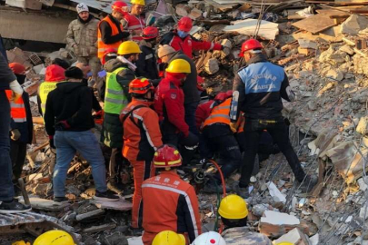 Gebze'de enkaz altında kalan bir kişinin cansız bedeni çıkartıldı