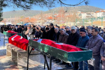 Depremde hayatını kaybeden 4 kişi memleketleri Burdur'da toprağa verildi