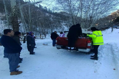 Kahramanmaraş'ta yolunu kaybeden yardım ekibine bölgedeki bir köpek rehberlik etti