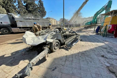 Osmaniye'de arama kurtarma çalışması tamamlanan enkazlar kaldırılıyor