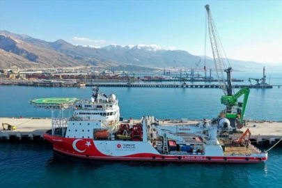 Türkiye'nin su altı inşaat gemisi "Mukavemet" depremzedeler için görevde