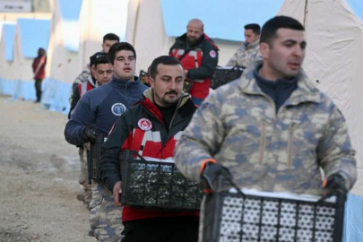 Mehmetçik ve Alperenler gönüllülerin desteğiyle Belen'de çadır kent kurdu