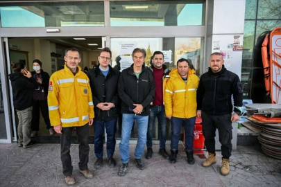 Kalp cerrahı Dr. Mehmet Öz Hatay'da hastanede yatan depremzedeleri ziyaret etti